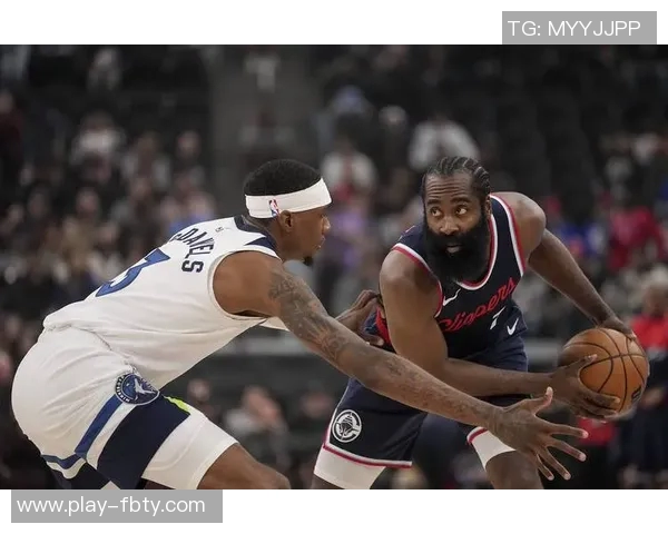 加兰三分球失准全场表现依然出色助力球队拿下16分6助攻 加兰三分球失准全场表现依然出色助力球队拿下16分6助攻