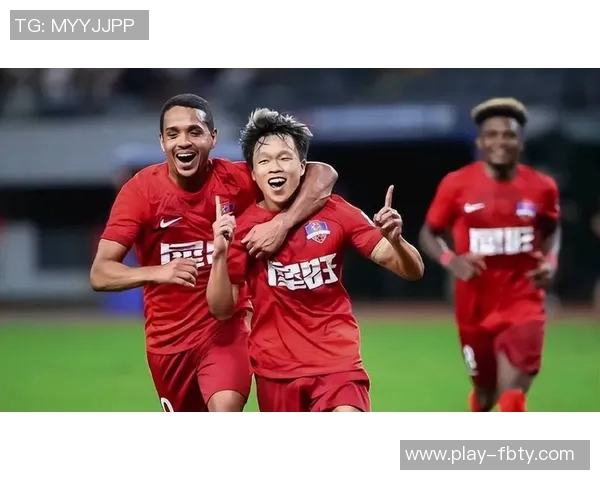 梅州队凭借茹子楠远射小角度破门暂时领先海牛队 梅州队凭借茹子楠远射小角度破门暂时领先海牛队